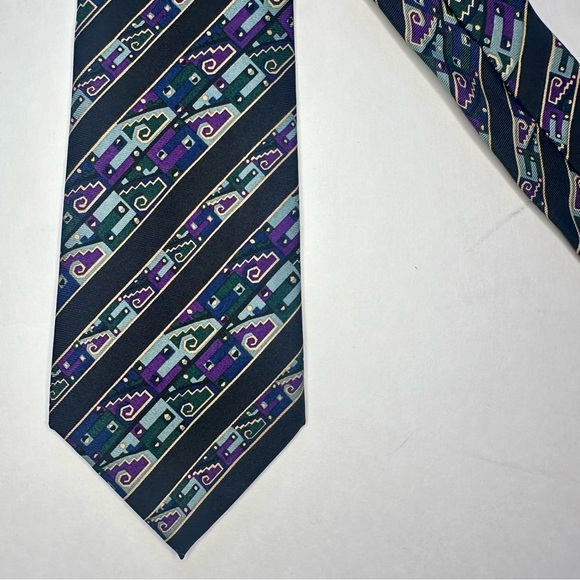 Museum of Fine Arts Boston Silk Jazzy Geometric 3.25” Classic Tie - Picture 3 of 7